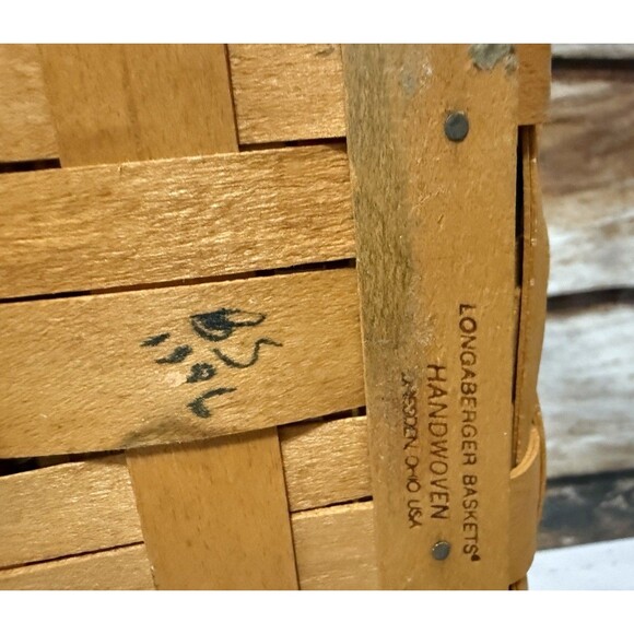 Longaberger 1998 Tissue Basket w/ Liner & Lid - Picture 7 of 9